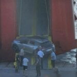 Ραφήνα: Απίστευτο σκηνικό με ΙΧ σε καταπέλτη πλοίου