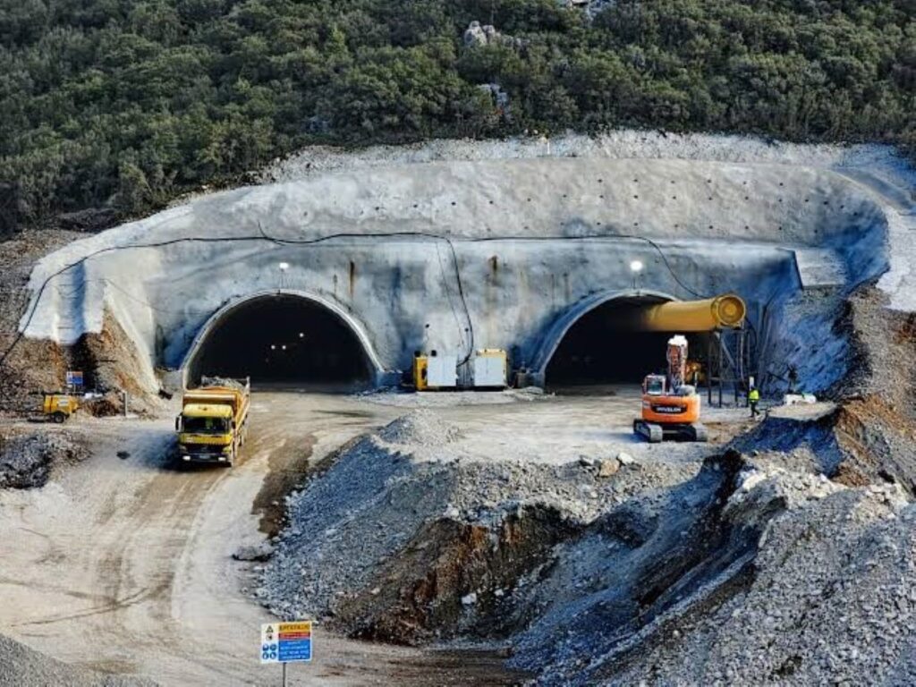 Πάτρα: Λαμία σε 1,5 ώρα με τον υπό κατασκευή νέο δρόμο ΒΙΝΤΕΟ 5 Πάτρα: Λαμία σε 1,5 ώρα με τον υπό κατασκευή νέο δρόμο ΒΙΝΤΕΟ