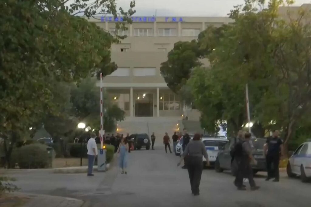 Σισμανόγλειο: Προσήχθη ασθενής για τη φωτιά - Κατέληξε γυναίκα 5 Σισμανόγλειο: Προσήχθη ασθενής για τη φωτιά - Κατέληξε γυναίκα