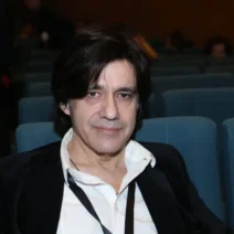Σταμάτης: Πέθανε ο γνωστός συγγραφέας ΦΩΤΟ 1 Πορτρέτο του συγγραφέα Αλέξη Σταμάτη σε αίθουσα.