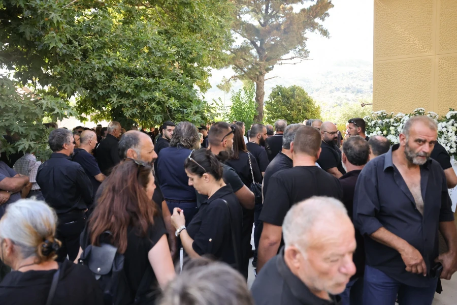 Ρέθυμνο: Θρήνος στο τελευταίο «αντίο» στον πυροσβέστη Μανώλη Στρατιδάκη ΦΩΤΟ