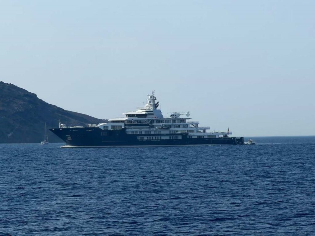 ΠΕΠΙΕΘ: Δισεκατομμυριούχοι στις Κυκλάδες – Το mega yacht Multiverse στη Μήλο ΦΩΤΟ - ΒΙΝΤΕΟ 5 ΠΕΠΙΕΘ: Δισεκατομμυριούχοι στις Κυκλάδες – Το mega yacht Multiverse στη Μήλο ΦΩΤΟ - ΒΙΝΤΕΟ