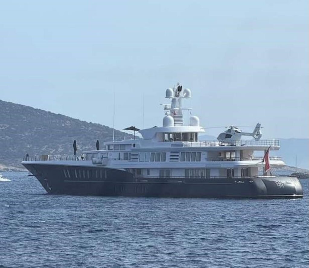 Superyacht «AIR»: Στη Σίφνο η πολυτελής θαλαμηγός του Augusto Perfetti ΒΙΝΤΕΟ