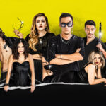«Ταξίδι» στην Πάτρα για την «Οικογένεια Τσεκμέ» στο Δημοτικό Θερινό Θέατρο Πάτρας