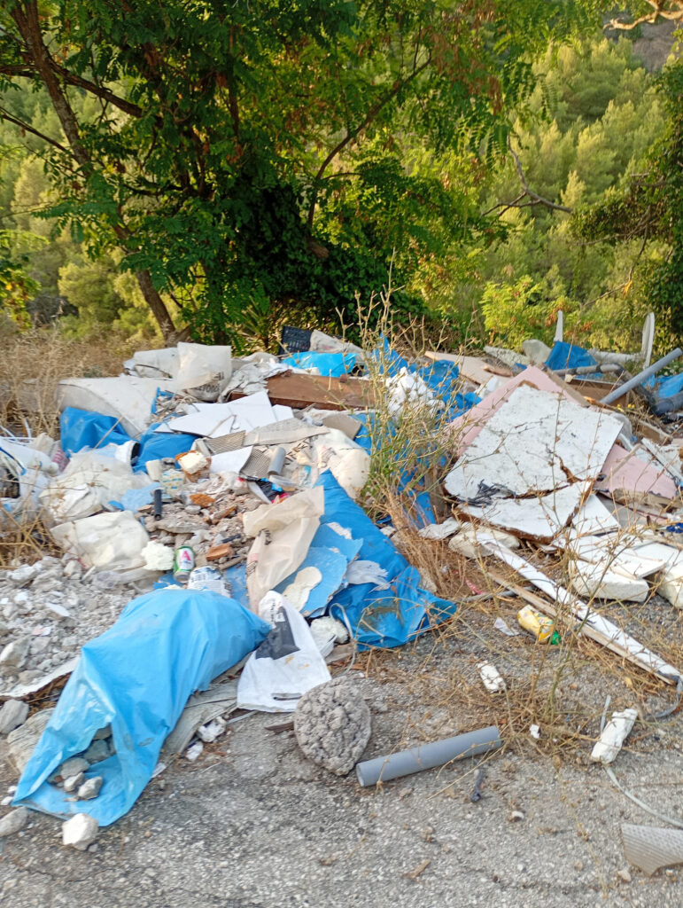 Πάτρα: «Πυροκροτητής» παράνομη χωματερή σε Θέα - Παυλόκαστρο που επέφερε Εισαγγελέα ΦΩΤΟ