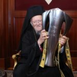 Φανάρι - Ο Πατριάρχης Βαρθολομαίος σήκωσε την κούπα της ΑΕΚ: «Ακόμη αντέχω!» ΒΙΝΤΕΟ