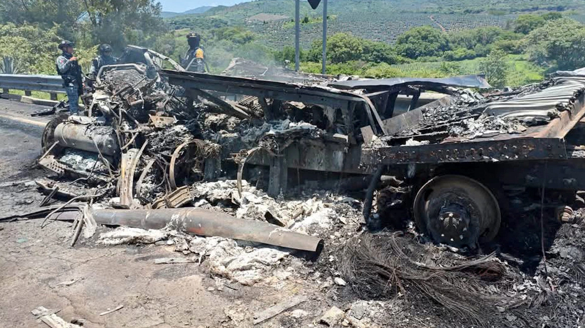 Μεξικό: Νεκροί και τραυματίες μετά από καραμπόλα σε αυτοκινητόδρομο ΒΙΝΤΕΟ 4 Μεξικό: Νεκροί και τραυματίες μετά από καραμπόλα σε αυτοκινητόδρομο ΒΙΝΤΕΟ