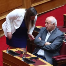 Αχαΐα: Ο βουλευτής του ΚΚΕ Νίκος Καραθανασόπουλος σε μεγάλο καυγά με την Ζωή Κωνσταντοπούλου