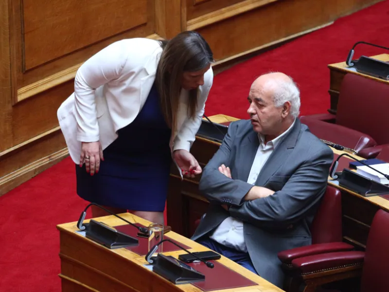 Αχαΐα: Ο βουλευτής του ΚΚΕ Νίκος Καραθανασόπουλος σε μεγάλο καυγά με την Ζωή Κωνσταντοπούλου