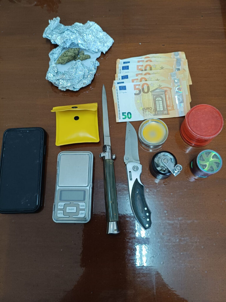 Αμφιλοχία: Βρήκαν ακατέργαστη κάνναβη σε αστυνομικό έλεγχο 29 Αμφιλοχία: Βρήκαν ακατέργαστη κάνναβη σε αστυνομικό έλεγχο