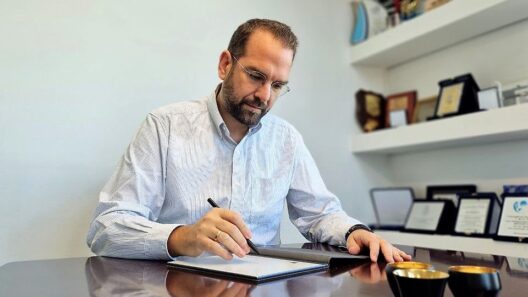 Κάλάβρυτα: Την αναβάθμιση του δρόμου προς Βραχνί και Σούβαρδο υπέγραψε ο N. Φαρμάκης