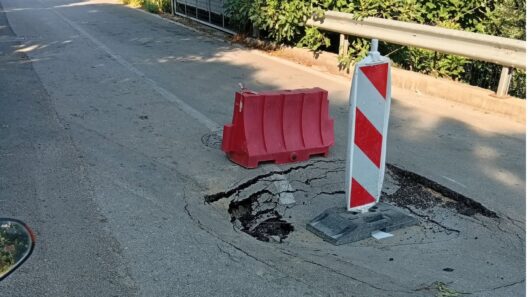 Πάτρα: «Αποκλεισμένοι» από επικίνδυνη λακκούβα στη συμβολή Φλωρίνης και Κοζάνης ΦΩΤΟ 13 Η πόλη της Πάτρα