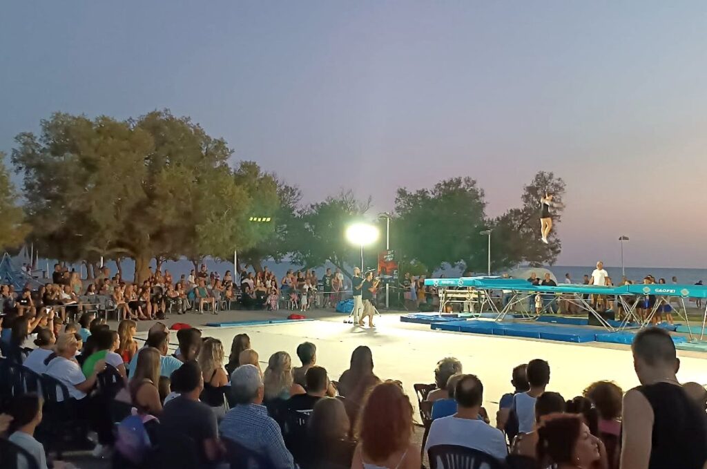 Κουρούτα: Κατάμεστη για επίδειξη γυμναστικής ΦΩΤΟ