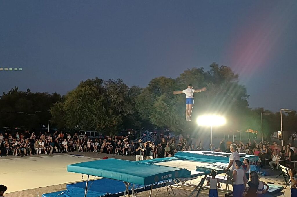 Κουρούτα: Κατάμεστη για επίδειξη γυμναστικής ΦΩΤΟ