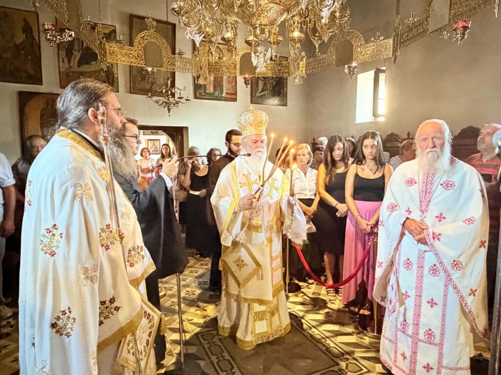 Αχαΐα: Τα άλογα προσκύνησαν και υποκλίθηκαν στην Παναγιά Μακελλαριά - Ξεχωριστό περιστατικό προκάλεσε συγκίνηση και θαυμασμό ΦΩΤΟ