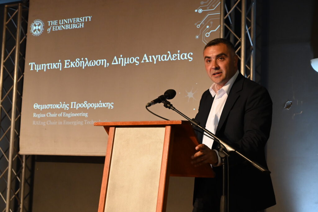 Τιμήθηκε από τον Δήμο Αιγιαλείας ο Αιγιώτης επιστήμονας Θέμης Προδρομάκης ΦΩΤΟ