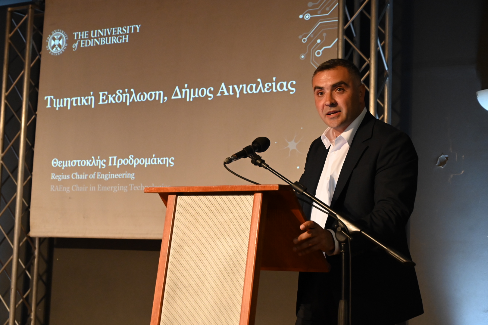Τιμήθηκε από τον Δήμο Αιγιαλείας ο Αιγιώτης επιστήμονας Θέμης Προδρομάκης ΦΩΤΟ