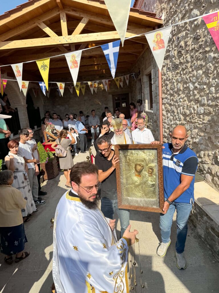 Αχαΐα: Τα άλογα προσκύνησαν και υποκλίθηκαν στην Παναγιά Μακελλαριά - Ξεχωριστό περιστατικό προκάλεσε συγκίνηση και θαυμασμό ΦΩΤΟ