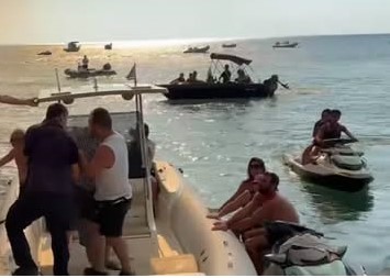 Ρίο: Διάσωση λουομένων που παρασύρθηκαν από ισχυρά ρεύματα – Σωτήρια επέμβαση από φέρι μποτ και ναυαγοσώστη 14 Ρίο: Διάσωση λουομένων που παρασύρθηκαν από ισχυρά ρεύματα – Σωτήρια επέμβαση από φέρι μποτ και ναυαγοσώστη