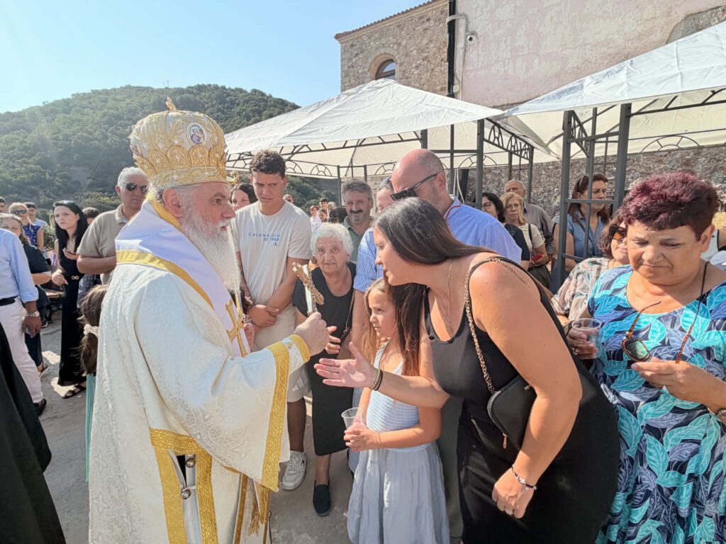 Αχαΐα: Τα άλογα προσκύνησαν και υποκλίθηκαν στην Παναγιά Μακελλαριά - Ξεχωριστό περιστατικό προκάλεσε συγκίνηση και θαυμασμό ΦΩΤΟ