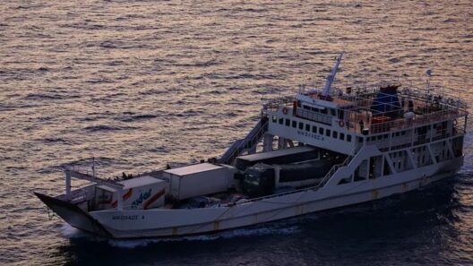 Ρίο: Βλάβη στον καταπέλτη καθήλωσε πλοίο και επενέβη το Λιμενικό 12 Το οχηματαγωγό ΝΙΚΟΛΑΟΣ Α με φορτηγά και αυτοκίνητα στη θάλασσα το…