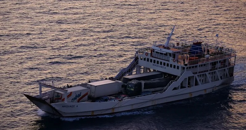 Το οχηματαγωγό ΝΙΚΟΛΑΟΣ Α με φορτηγά και αυτοκίνητα στη θάλασσα το…