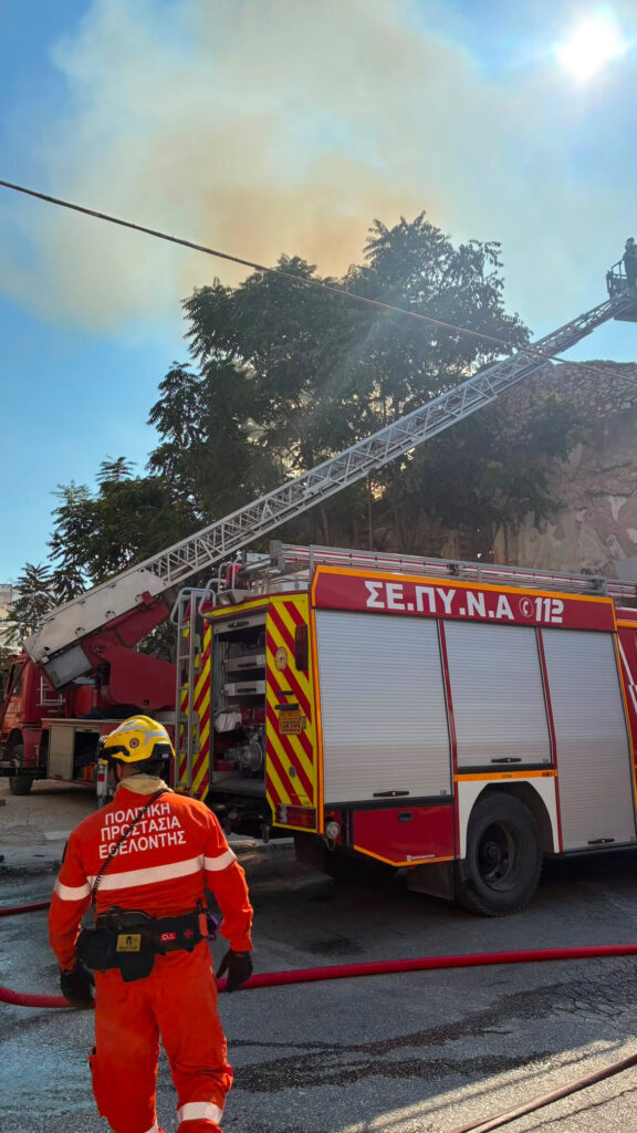 Πάτρα: Επέμβαση εθελοντών πυροσβεστών σε πυρκαγιά σε ακατοίκητο οίκημα ΦΩΤΟ