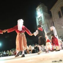 Εντυπωσίασε το Χορευτικό Τμήμα στο Σκεπαστό Καλαβρύτων ΒΙΝΤΕΟ 1 Εντυπωσίασε το Χορευτικό Τμήμα στο Σκεπαστό Καλαβρύτων ΒΙΝΤΕΟ
