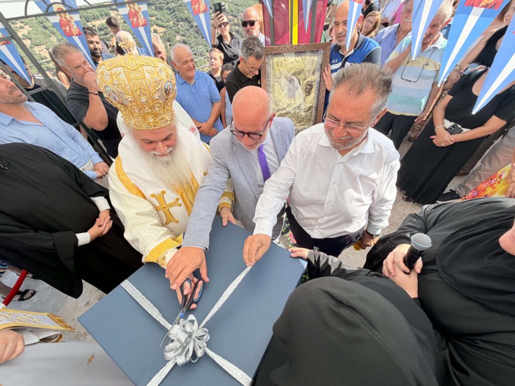 Αχαΐα: Τα άλογα προσκύνησαν και υποκλίθηκαν στην Παναγιά Μακελλαριά - Ξεχωριστό περιστατικό προκάλεσε συγκίνηση και θαυμασμό ΦΩΤΟ