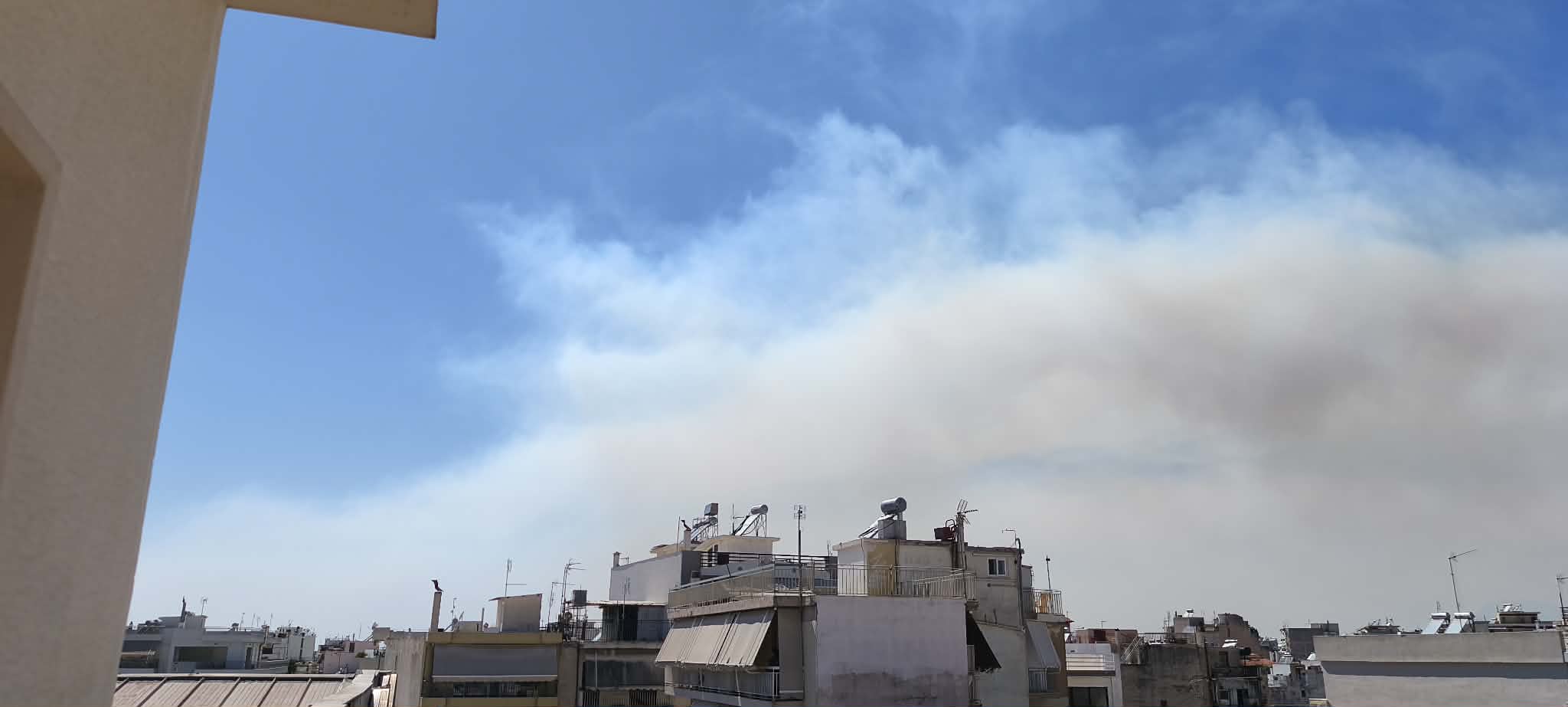 Πάτρα: Αποπνικτική η ατμόσφαιρα από καπνούς της φωτιάς στην Αιγιάλεια ΦΩΤΟ-ΒΙΝΤΕΟ 6 Πάτρα: Αποπνικτική η ατμόσφαιρα από καπνούς της φωτιάς στην Αιγιάλεια ΦΩΤΟ-ΒΙΝΤΕΟ