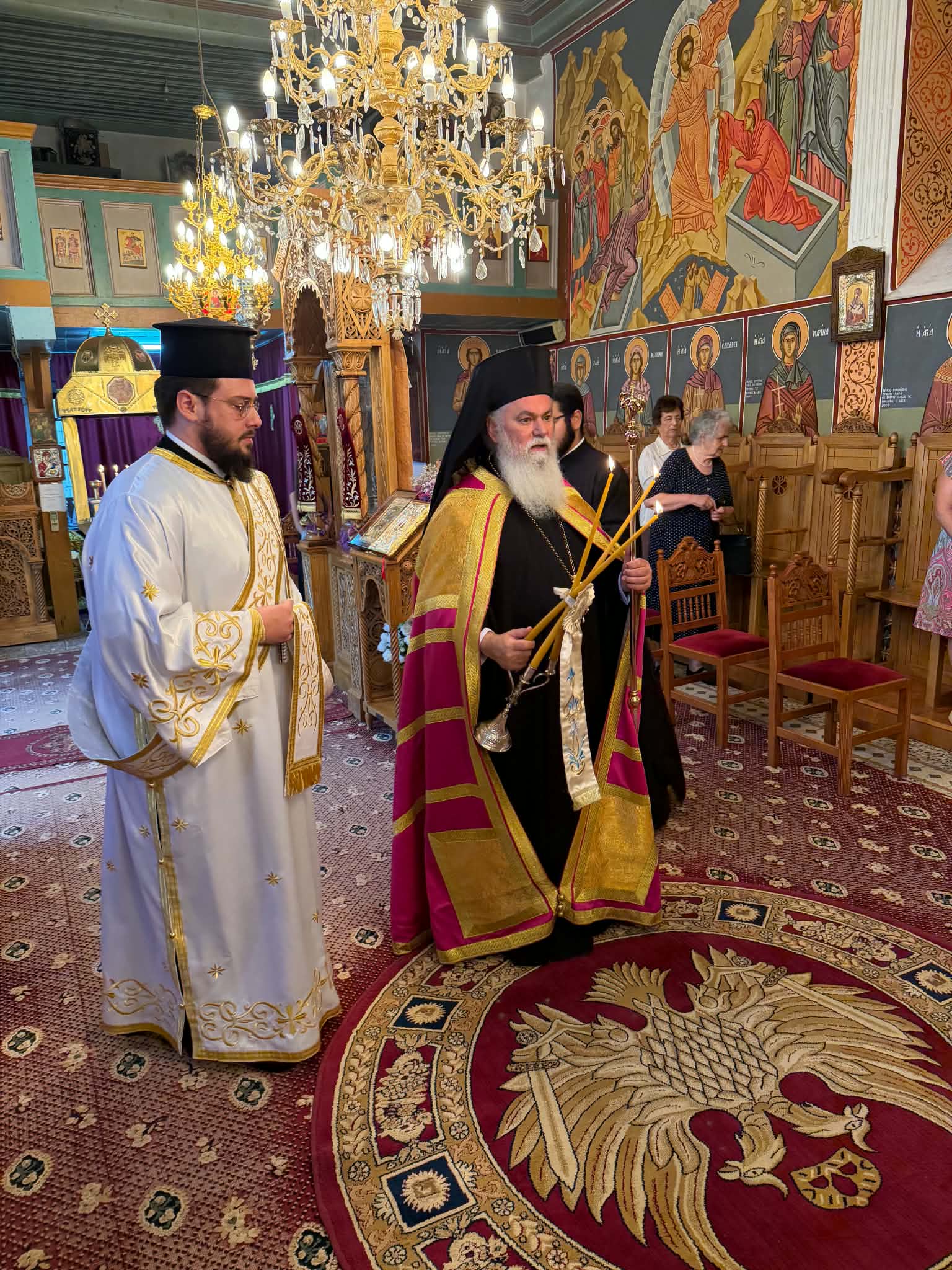 Με θρησκευτική κατάνυξη η Αρχιερατική Θεία Λειτουργία στους Καμενιάνους ΦΩΤΟ