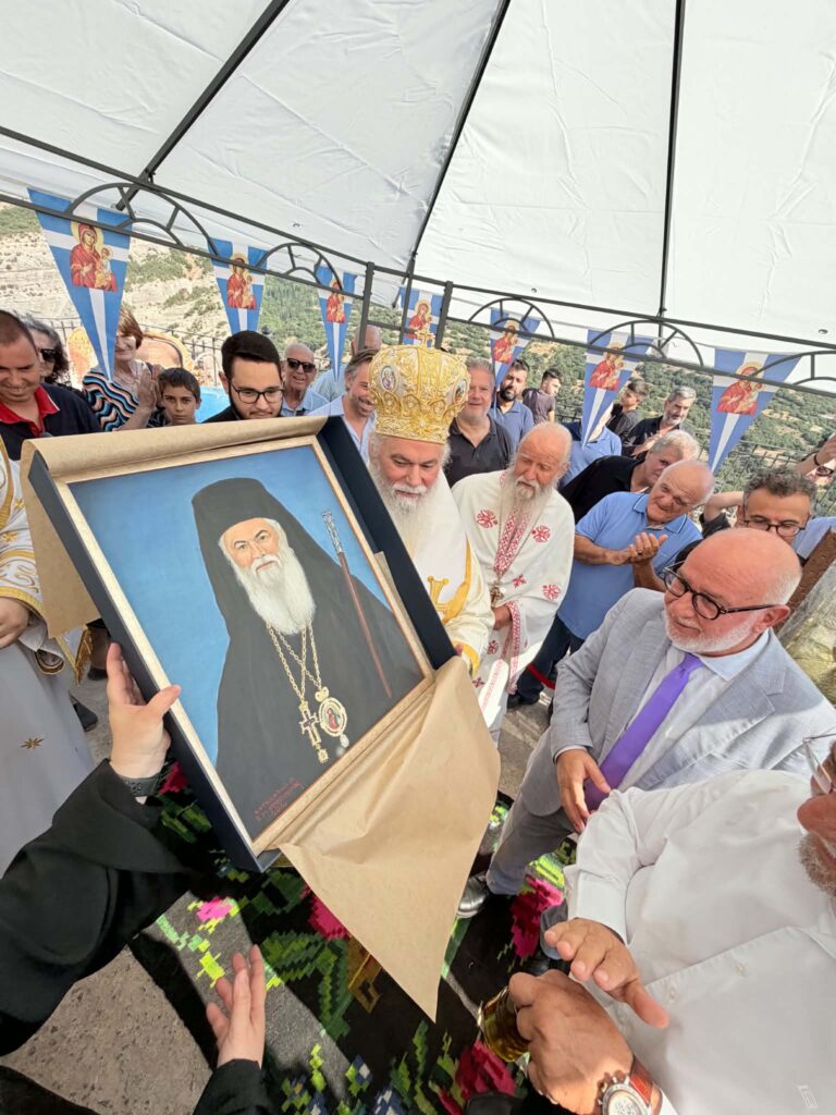 Αχαΐα: Τα άλογα προσκύνησαν και υποκλίθηκαν στην Παναγιά Μακελλαριά - Ξεχωριστό περιστατικό προκάλεσε συγκίνηση και θαυμασμό ΦΩΤΟ