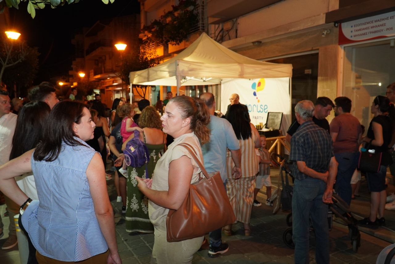 Κάτω Αχαΐα και Πύργος φόρεσαν τα γιορτινά τους – Στο πλευρό της τοπικής αγοράς η Περιφέρεια Δυτικής Ελλάδας ΦΩΤΟ
