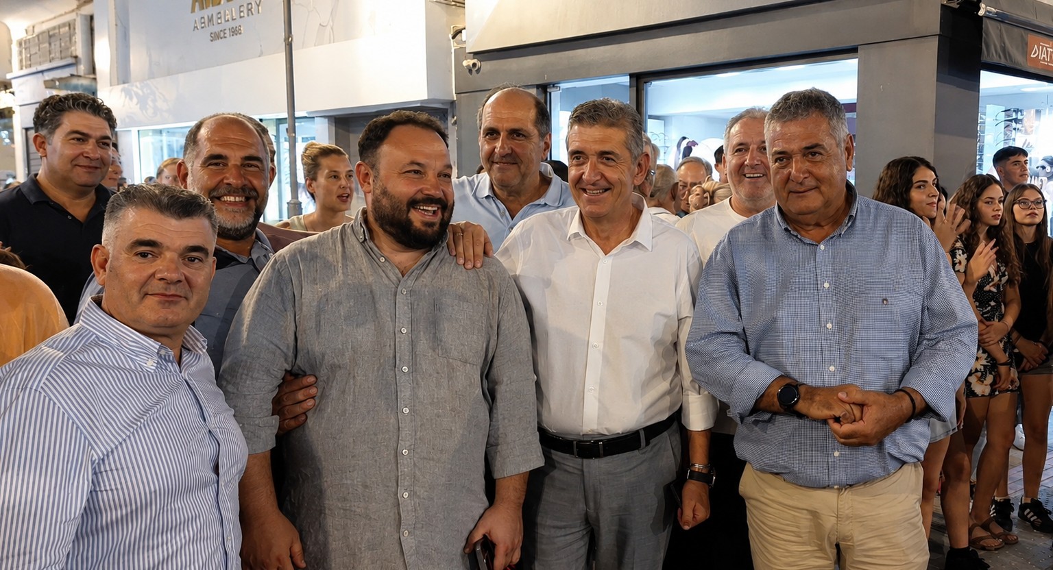 Κάτω Αχαΐα και Πύργος φόρεσαν τα γιορτινά τους – Στο πλευρό της τοπικής αγοράς η Περιφέρεια Δυτικής Ελλάδας ΦΩΤΟ
