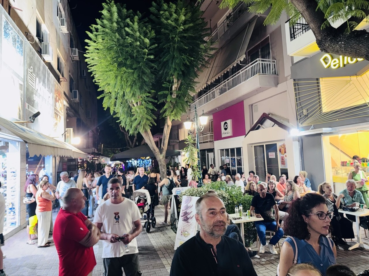 Κάτω Αχαΐα και Πύργος φόρεσαν τα γιορτινά τους – Στο πλευρό της τοπικής αγοράς η Περιφέρεια Δυτικής Ελλάδας ΦΩΤΟ
