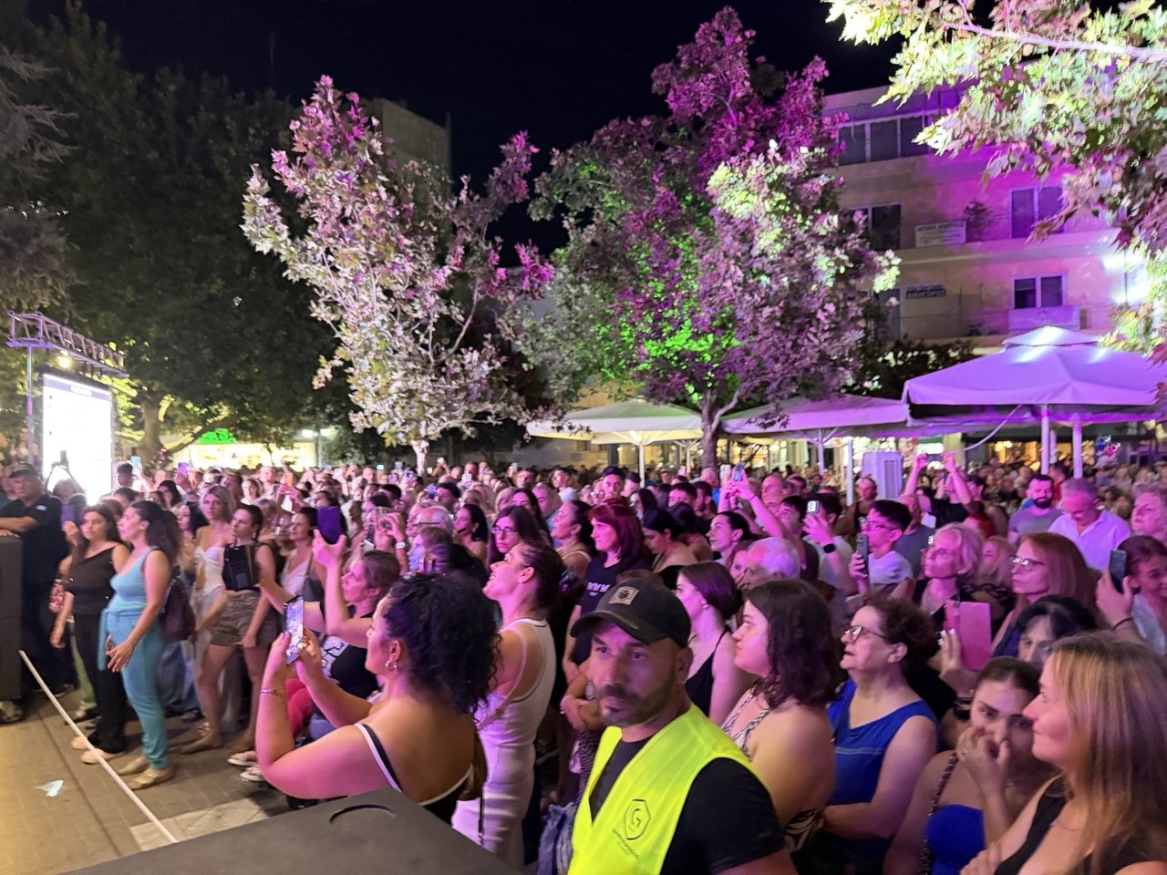 Κάτω Αχαΐα και Πύργος φόρεσαν τα γιορτινά τους – Στο πλευρό της τοπικής αγοράς η Περιφέρεια Δυτικής Ελλάδας ΦΩΤΟ