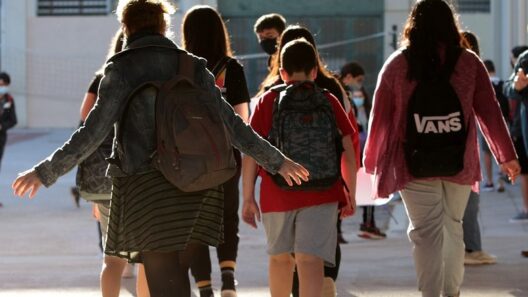 Ρίο: Η οικογένεια μαθήτριας του Γυμνασίου απαντά στον σάλο που προκλήθηκε με απουσίες της, εμπλοκή πολιτικών και υπηρεσιακών