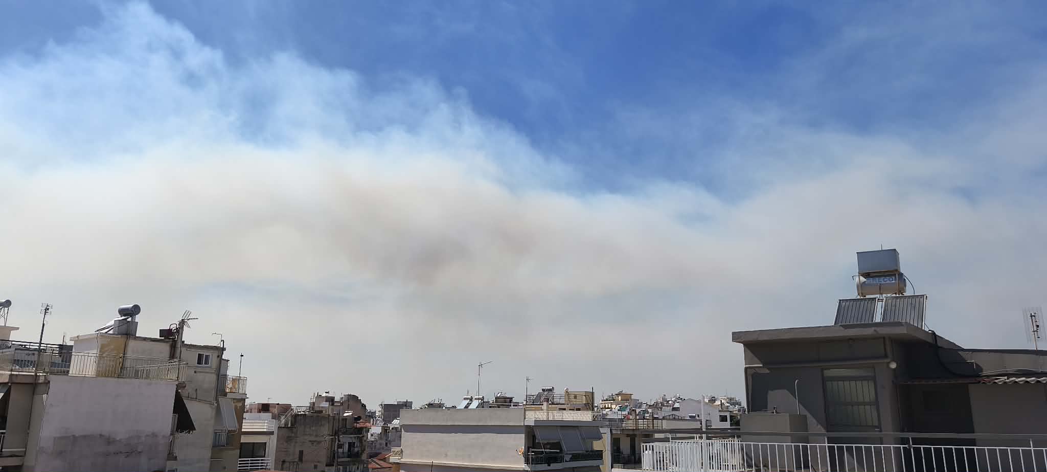 Πάτρα: Αποπνικτική η ατμόσφαιρα από καπνούς της φωτιάς στην Αιγιάλεια ΦΩΤΟ-ΒΙΝΤΕΟ 5 Πάτρα: Αποπνικτική η ατμόσφαιρα από καπνούς της φωτιάς στην Αιγιάλεια ΦΩΤΟ-ΒΙΝΤΕΟ