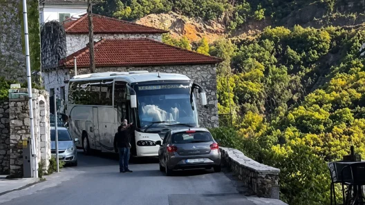 Το video που... έριξε το Ελληνικό διαδίκτυο - «Δεν ξέρεις να οδηγάς» 12 Το video που... έριξε το Ελληνικό διαδίκτυο - «Δεν ξέρεις να οδηγάς»