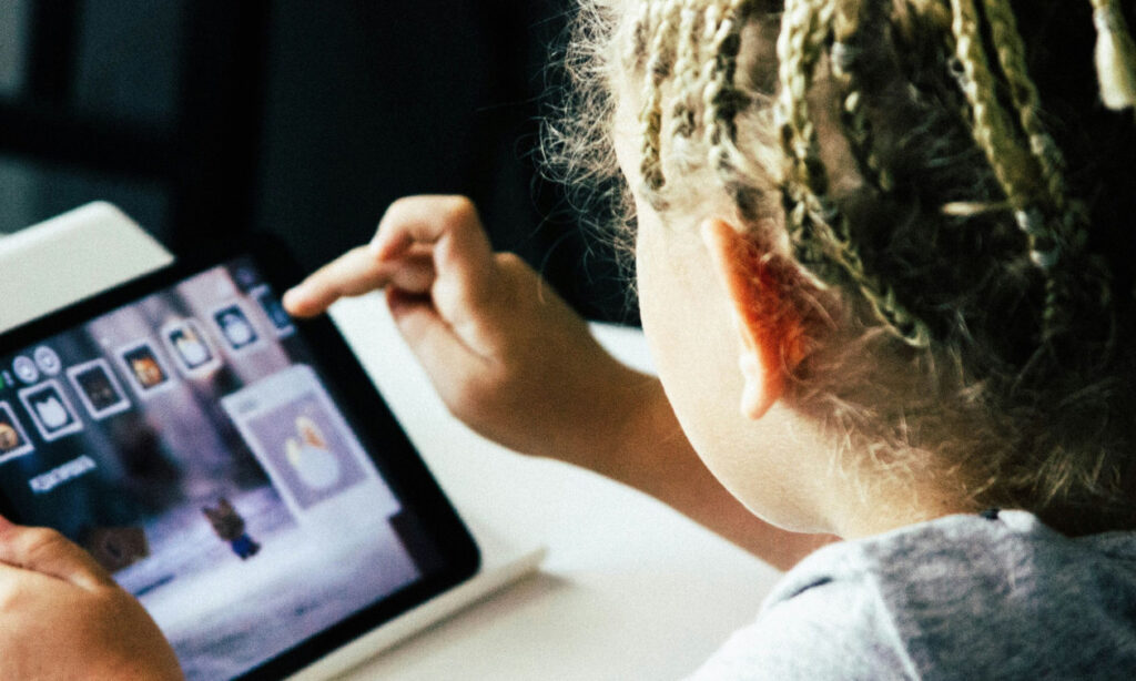 Νέα Ζηλανδία: Εξετάζει την απαγόρευση των social media για ανηλίκους
