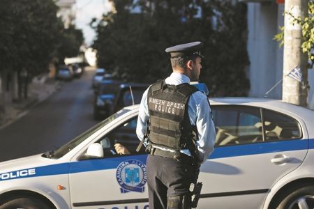 Πάτρα: Στον Εισαγγελέα σερβιτόρος μετά από καταγγελία τουρίστριας για σεξουαλική παρενόχληση 5 Πάτρα: Στον Εισαγγελέα σερβιτόρος μετά από καταγγελία τουρίστριας για σεξουαλική παρενόχληση