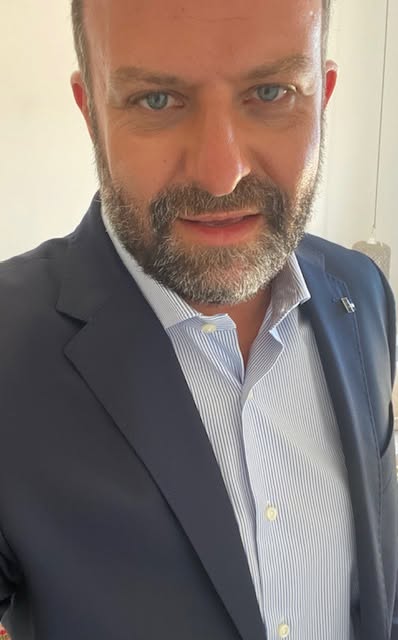 Πάτρα: Τριτοκοσμικές συνθήκες καύσωνα στο Δικαστικό Μέγαρο με μηδέν κλιματισμό
