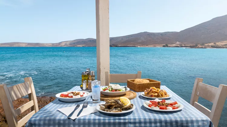 Αχαΐα: Αλλαξε ο χάρτης της καλοκαιρινής εξόδου - Παραλία η Βουνό; - Το «τραπέζι» του Patrapress