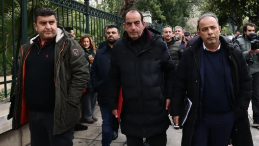 Πλεύση Ελευθερίας: Εκτός κόμματος ο Σωκράτης Αλειφτήρας 12 Πλεύση Ελευθερίας: Εκτός κόμματος ο Σωκράτης Αλειφτήρας