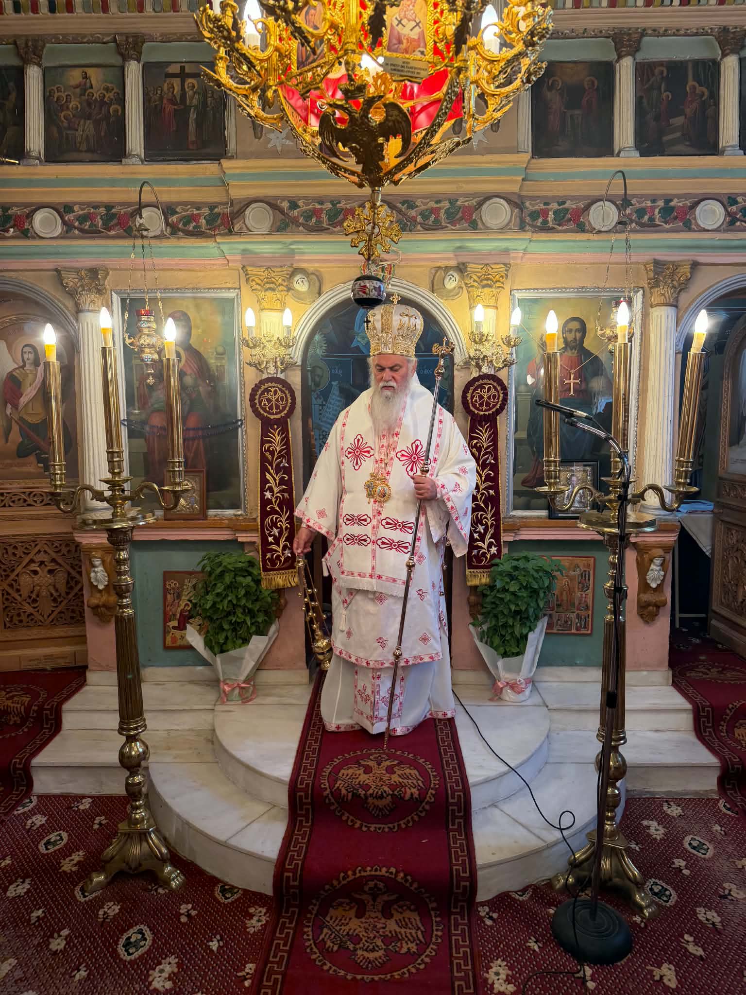 Με θρησκευτική κατάνυξη η Αρχιερατική Θεία Λειτουργία στους Καμενιάνους ΦΩΤΟ