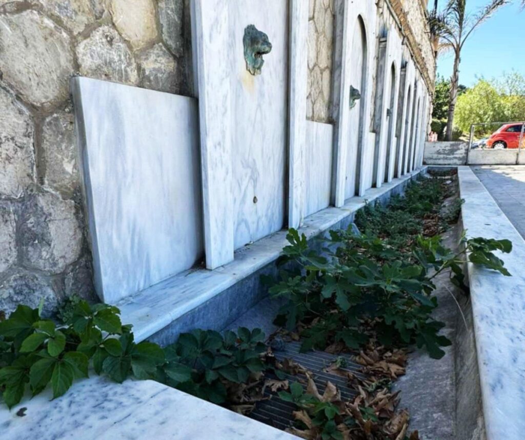 Αίγιο: «Στεγνές» οι ιστορικές «12 Βρύσες» αλλά ο δήμος «ξεδιψάει» με «Αύρα» και η ΔΕΥΑΑ κατά τ' άλλα μεγαλουργεί ΦΩΤΟ