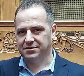 Ενα βήμα μπροστά