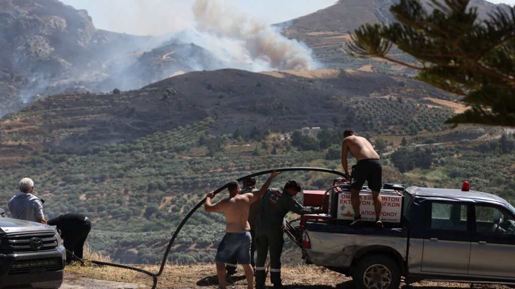 Αιγιάλεια: Στάχτη 7.000 στρέμματα - Κάηκαν δάση και καλλιέργειες - Χωρίς ενεργό μέτωπο - Αξιωματικός της ΠΥ στο Patrapress «Ήταν περίεργη φωτιά» - ΦΩΤΟΡΕΠΟΡΤΑΖ 14 Αιγιάλεια: Στάχτη 7.000 στρέμματα - Κάηκαν δάση και καλλιέργειες - Χωρίς ενεργό μέτωπο - Αξιωματικός της ΠΥ στο Patrapress «Ήταν περίεργη φωτιά» - ΦΩΤΟΡΕΠΟΡΤΑΖ