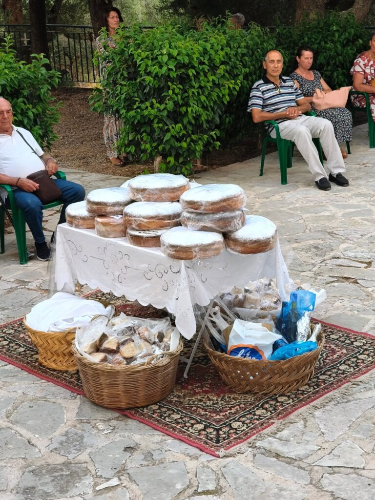 Λαμπρός εσπερινός στον Ψαθόπυργο για την Μεταμόρφωση του Σωτήρος ΦΩΤΟ 7 Λαμπρός εσπερινός στον Ψαθόπυργο για την Μεταμόρφωση του Σωτήρος ΦΩΤΟ