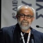 «Κοιτώντας στον καθρέφτη»